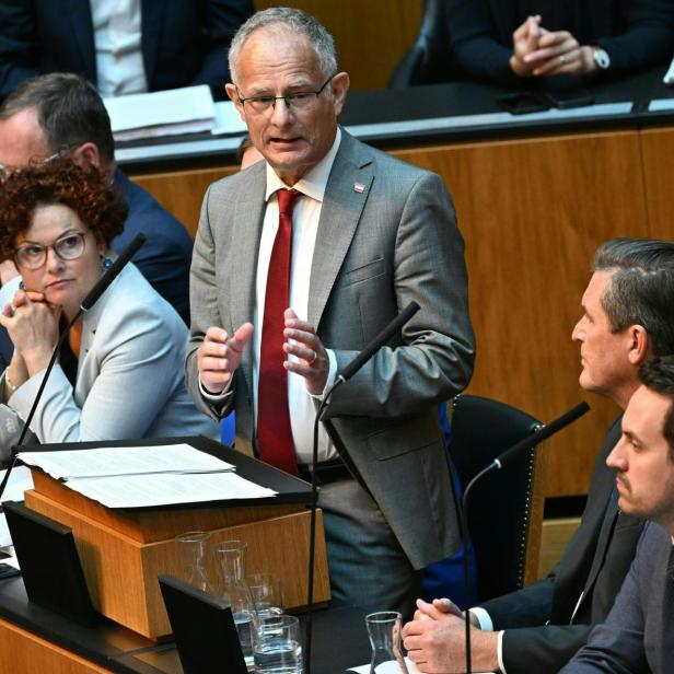 Barbara Eibinger-Miedl und Markus Marterbauer bei der Präsentation des Doppelbudgets.