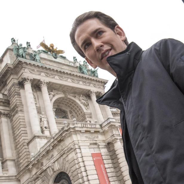 Der frühere Bundeskanzler Sebastian Kurz vor der Wiener Hofburg