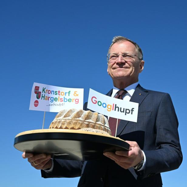 PK LAND OBERÖSTERREICH "GOOGLE-RECHENZENTRUM IN KRONSTORF" / SPATENSTICH: STELZER (ÖVP)