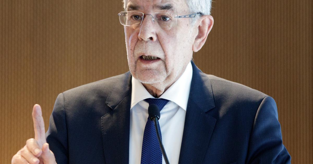 Alexander Van Der Bellen Wie Schlagt Sich Der Neue Bundesprasident Profil At