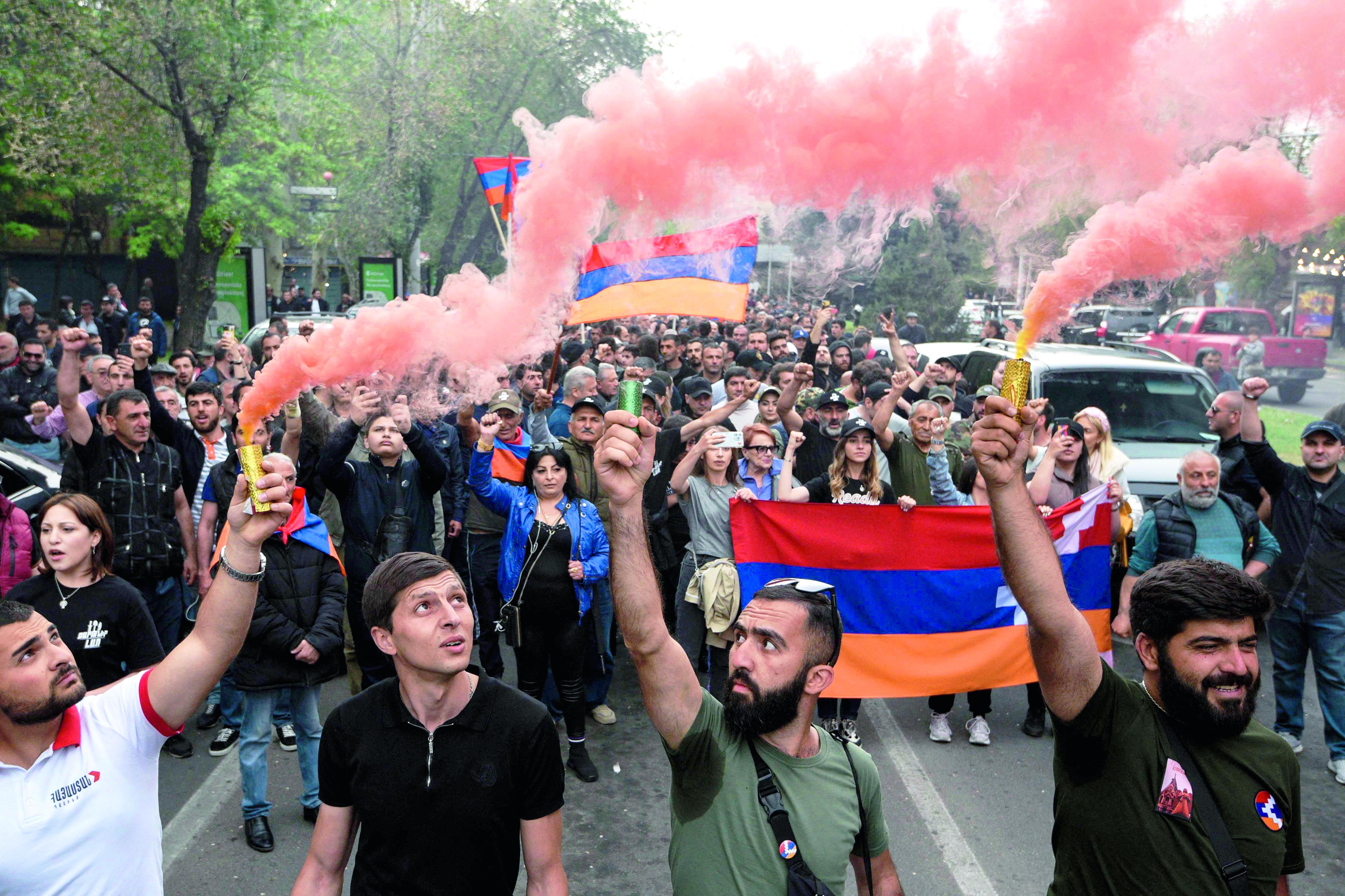 „Bergkarabach ist Armenien.“ Oppositionelle bei einem Protest in Jerewan.